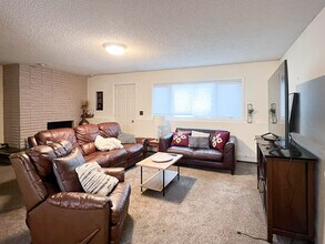 3607 Rhone Cir in Anchorage, AK - Building Photo - Building Photo