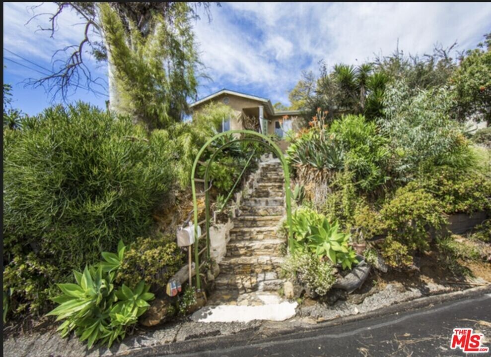 3569 Tacoma Ave in Los Angeles, CA - Building Photo