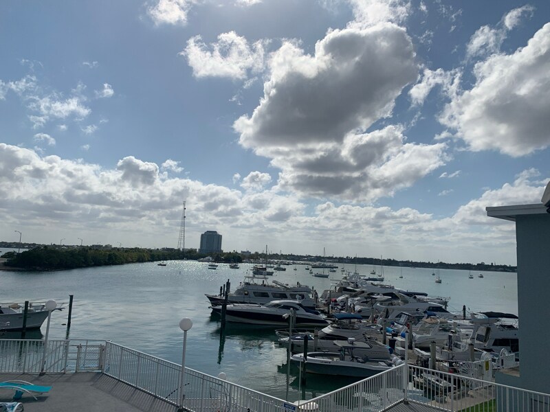 7904 West Dr in North Bay Village, FL - Building Photo