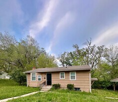8101 Brooklyn Ave in Kansas City, MO - Building Photo