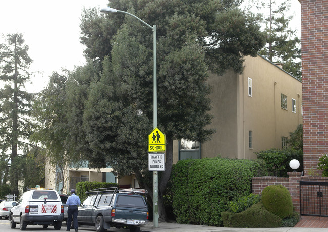 5290 Broadway Ter in Oakland, CA - Foto de edificio - Building Photo