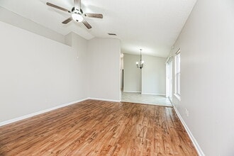 2513 Townsquare Dr in Jacksonville, FL - Foto de edificio - Building Photo