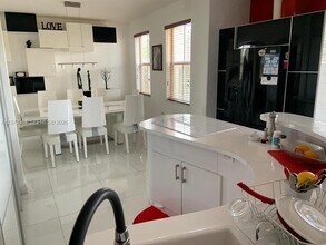 7586 NW 113th Path in Medley, FL - Building Photo - Building Photo