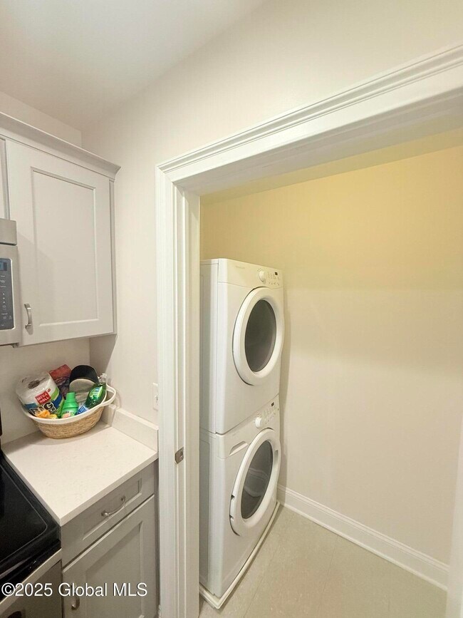 33 2nd St in Troy, NY - Building Photo - Building Photo