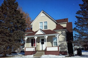 633 Spring St in Eau Claire, WI - Building Photo