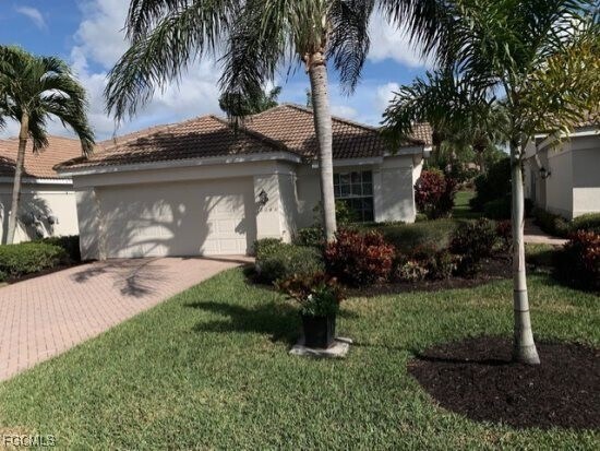 10045 Colonial Country Club Blvd in Ft. Myers, FL - Building Photo