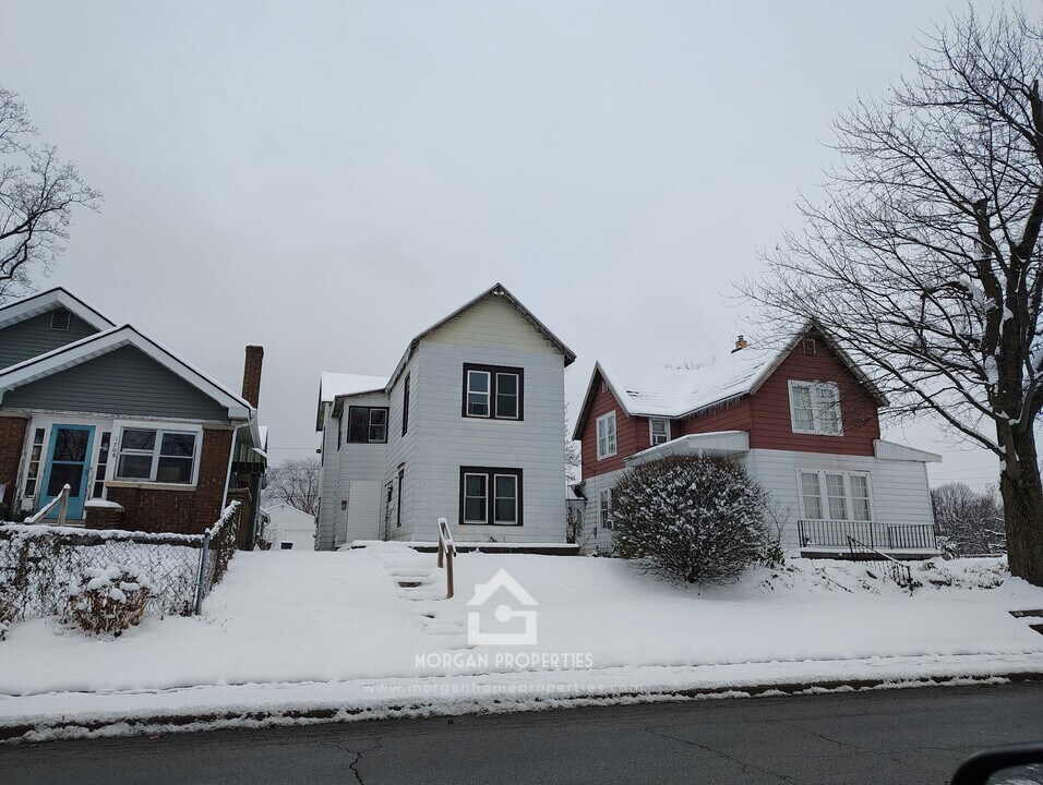 1712 Main St, Unit 2 in Anderson, IN - Foto de edificio