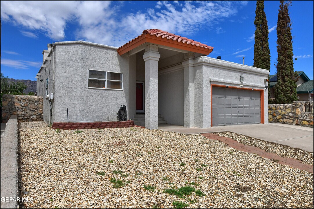 11109 Loma Grande Dr in El Paso, TX - Building Photo