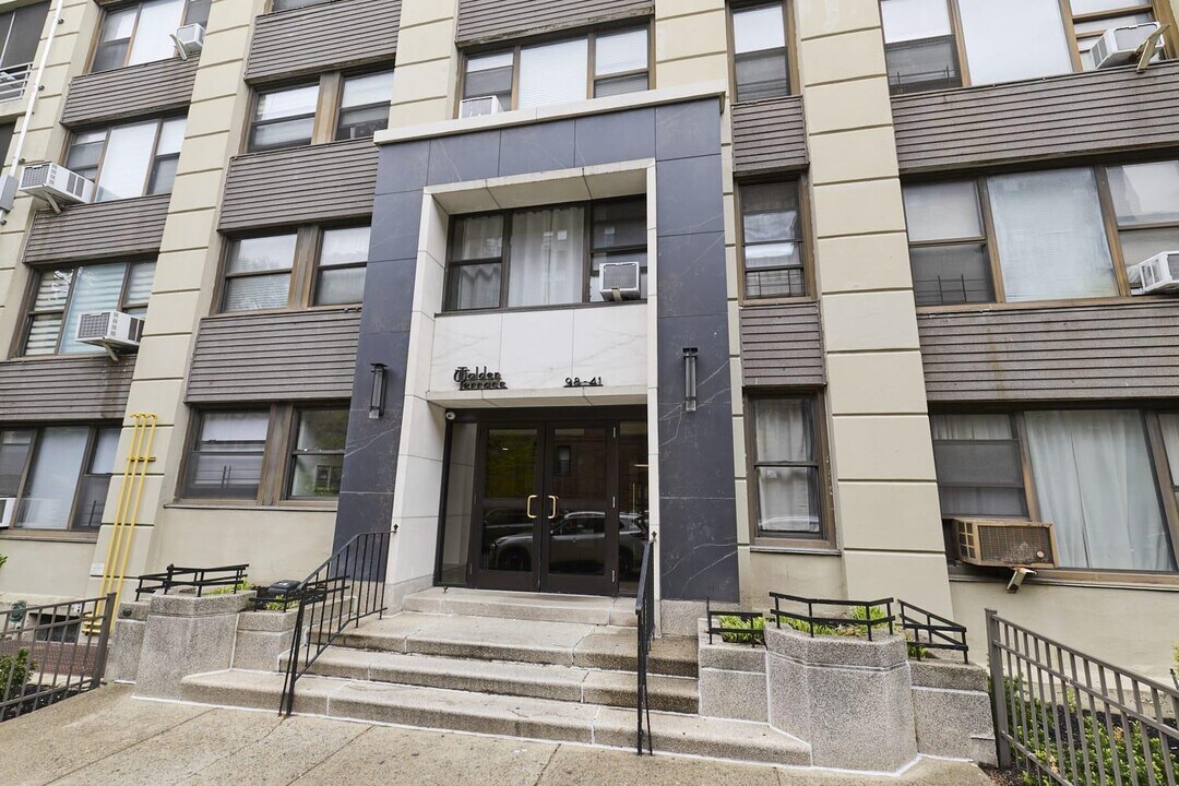98-41 64th Rd in Queens, NY - Building Photo