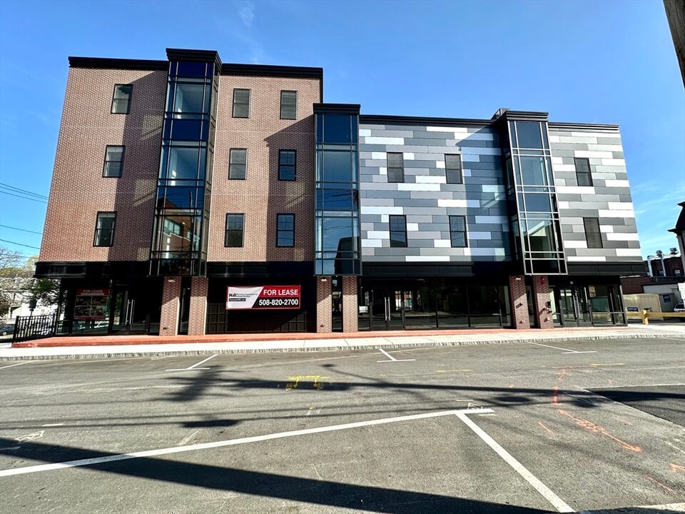 21 Summer St in Natick, MA - Building Photo