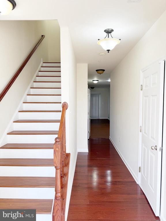 23008 Meadow Mist Rd in Clarksburg, MD - Building Photo - Building Photo