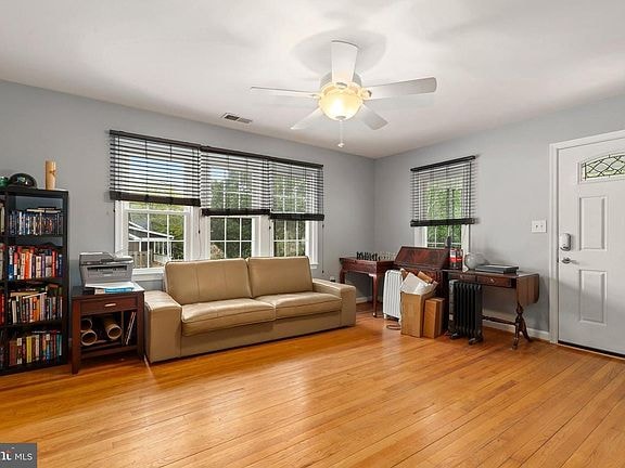 8313 Rolling Rd in Manassas, VA - Building Photo - Building Photo