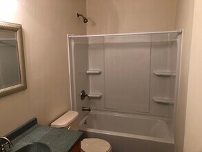 307 Gilmore Ave, Unit 307 B Gilmore in Grove City, PA - Building Photo - Building Photo