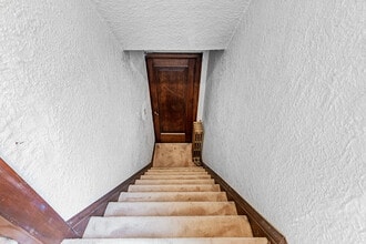 2 Larkin Ave in Toronto, ON - Building Photo - Building Photo