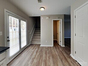 5526 Henderson Oaks Dr in Charlotte, NC - Foto de edificio - Building Photo