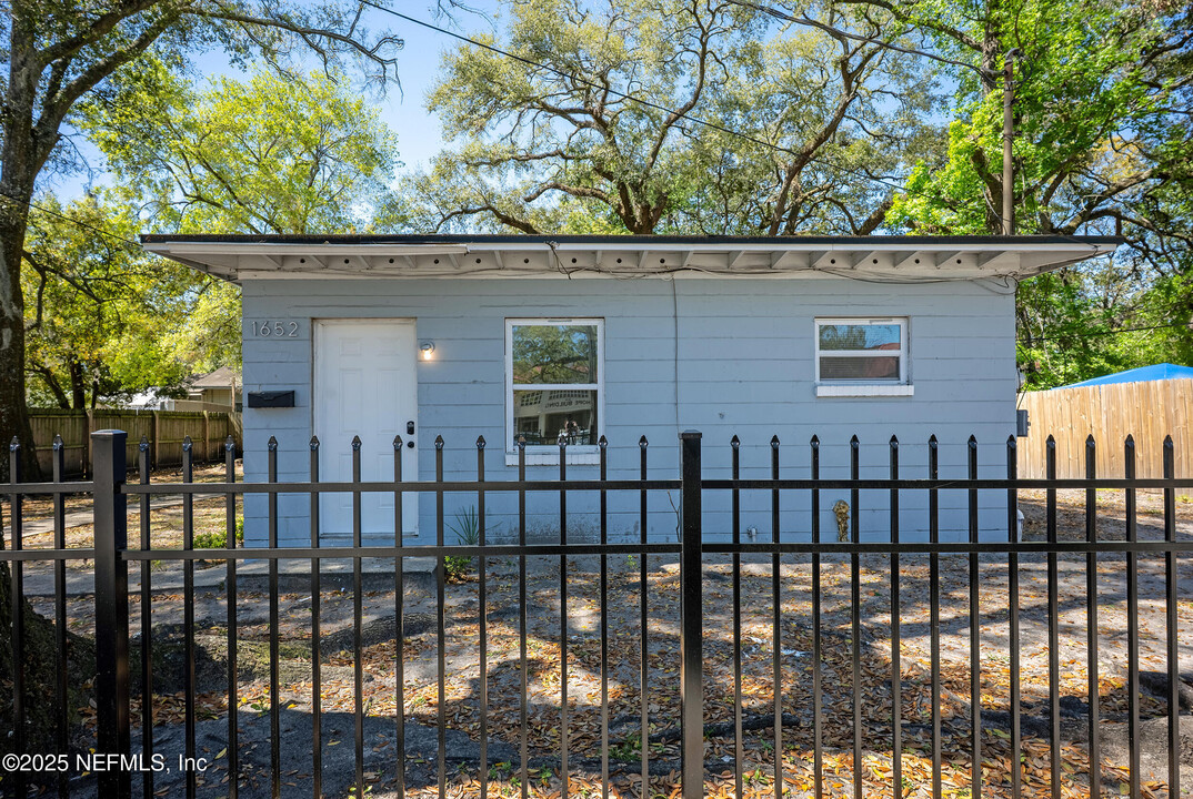 1652 Myrtle Ave N in Jacksonville, FL - Building Photo