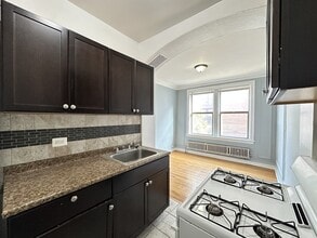 1415 W Estes Ave, Unit M02H in Chicago, IL - Building Photo - Building Photo