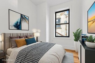 164 Waverly Pl in New York, NY - Building Photo