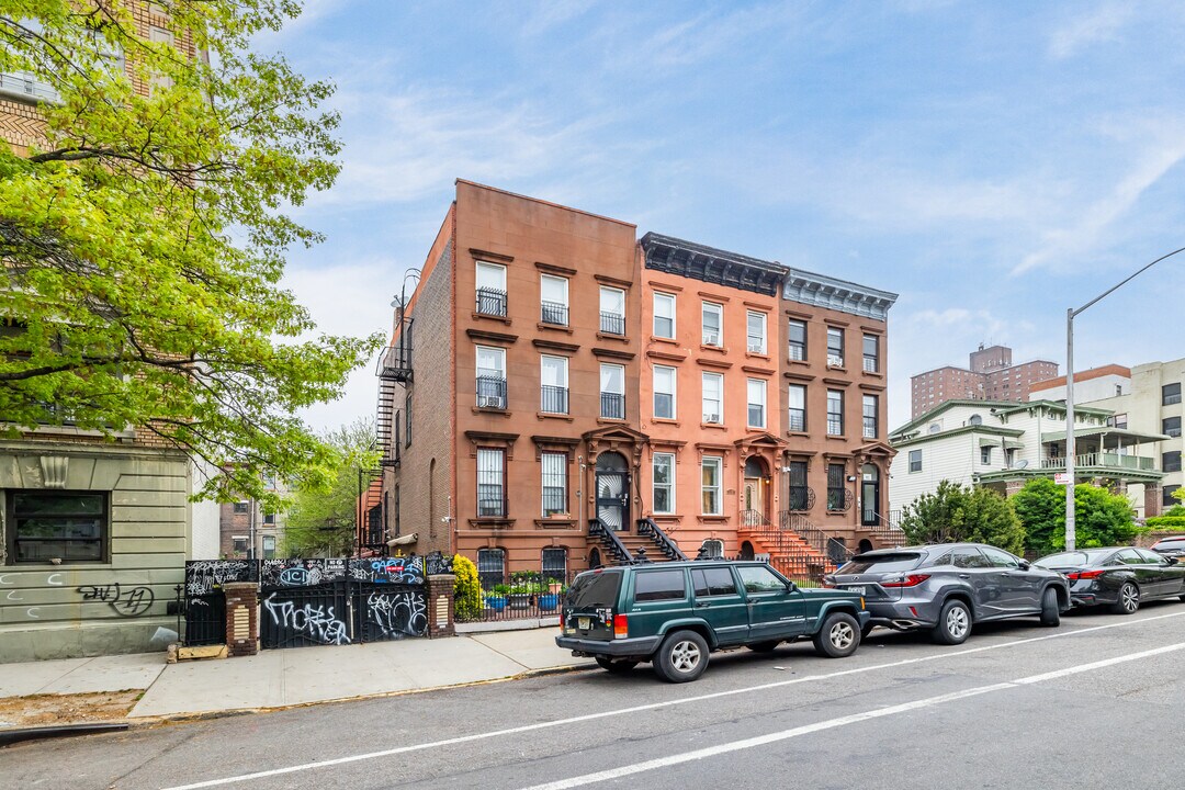 685 Willoughby Avenue in Brooklyn, NY - Building Photo