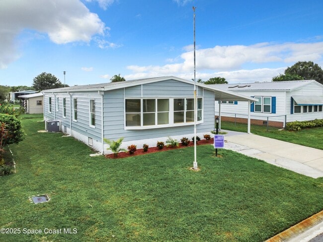 911 Hyacinth Cir in Micco, FL - Building Photo - Building Photo