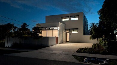 203 SW 2nd St in Delray Beach, FL - Building Photo - Building Photo