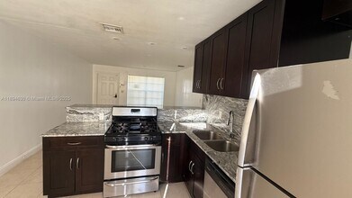 520 SW 10th St in Hallandale Beach, FL - Building Photo - Building Photo