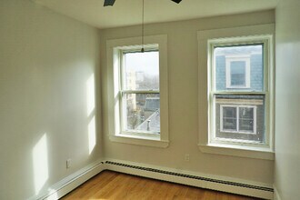 27A Lambert St, Unit 3R in Cambridge, MA - Building Photo - Building Photo