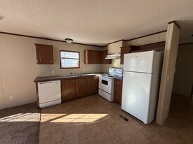 25535 Nuway Ave in Warren, MI - Building Photo