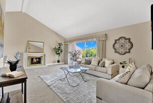 17486 Plaza Dolores in San Diego, CA - Building Photo