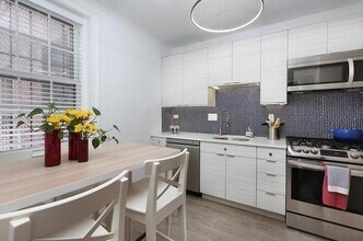 67 Marion St, Unit 2 in Brookline, MA - Foto de edificio - Building Photo