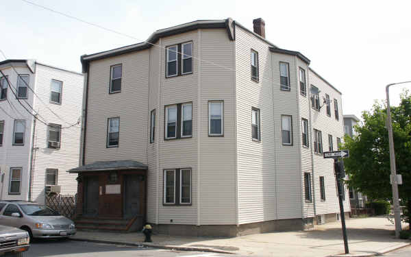 1-5 Blackinton St in East Boston, MA - Foto de edificio