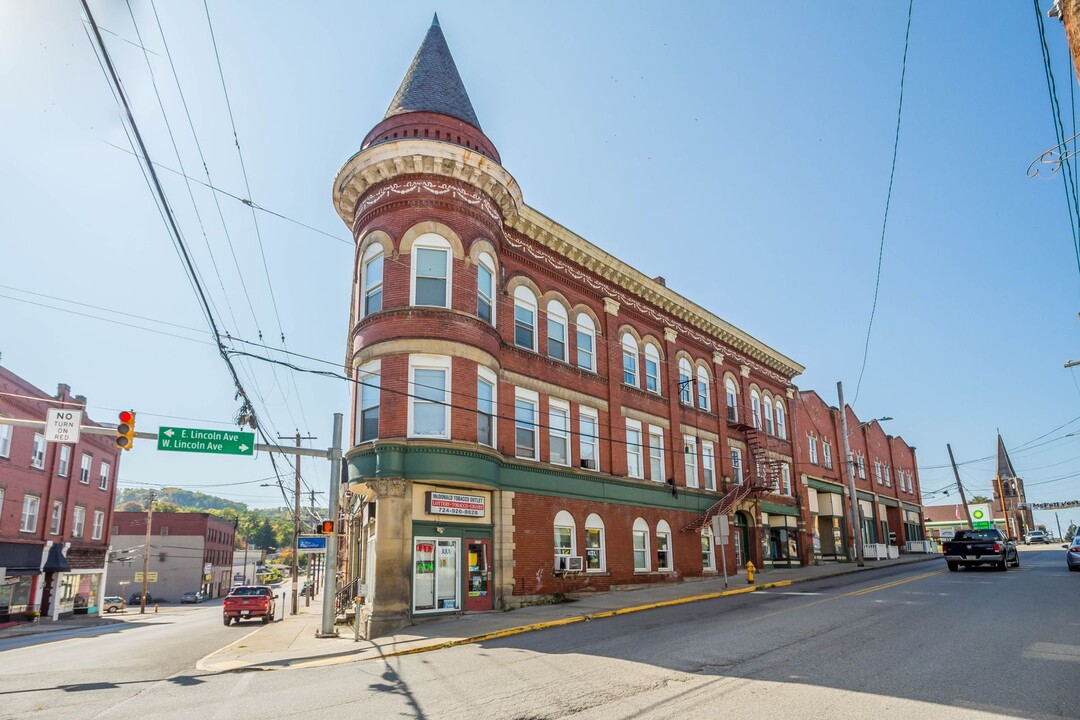 Gladden Building in Mcdonald, PA - Foto de edificio