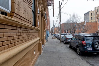 Martha in Bronx, NY - Foto de edificio - Building Photo