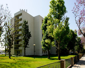 Dino Papavero Senior Centre Apartments in Fontana, CA - Foto de edificio - Building Photo