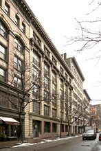 133 W 17th St in New York, NY - Building Photo - Building Photo