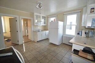 20 Dixon St, Unit 2 in Newport, RI - Building Photo