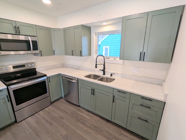 4248 Regent Ave N in Minneapolis, MN - Building Photo - Building Photo