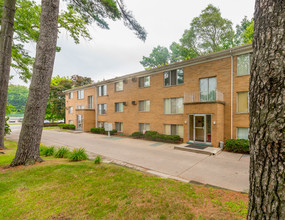 Lakeshore Pointe Apartments in New Baltimore, MI - Building Photo - Building Photo