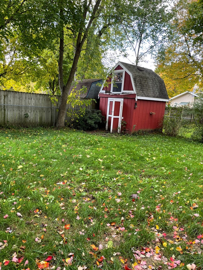 321 Adolph St, Unit 2 in Rockford, MI - Building Photo - Building Photo