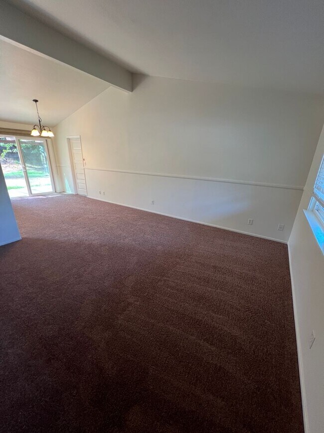 977 Planetree Ave in Simi Valley, CA - Building Photo - Building Photo