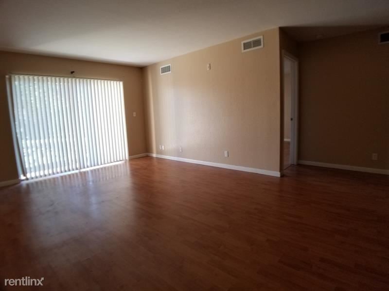 2852 NW 55th Ave-Unit -Apt 1C in Lauderhill, FL - Building Photo