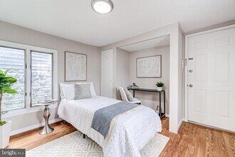 905 Duke St in Alexandria, VA - Building Photo - Building Photo