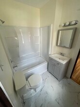 24 Winthrop Ter, Unit 1st Floor in Meriden, CT - Building Photo - Building Photo