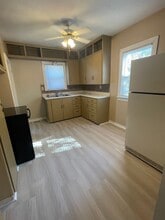 518 E 4th St in Hoisington, KS - Building Photo - Building Photo