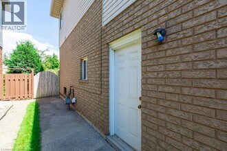 4 Cabriolet Crescent in Ancaster, ON - Building Photo - Building Photo