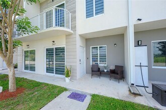 25689 SW 144th Ave in Naranja, FL - Foto de edificio - Building Photo