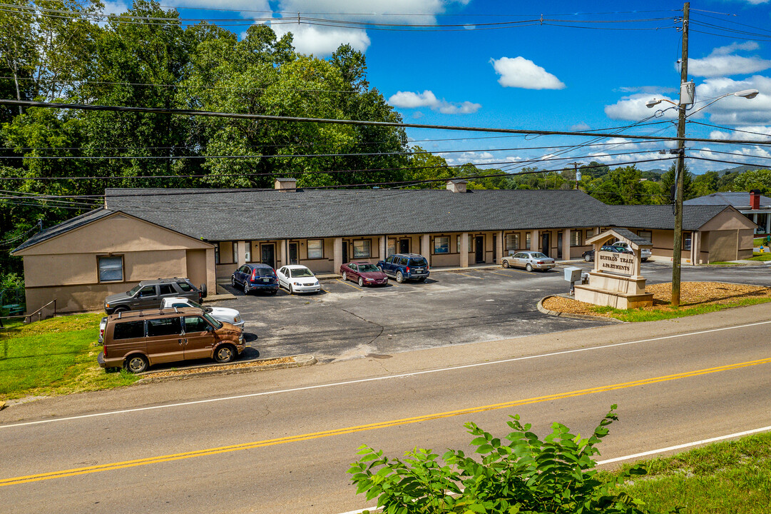 2215 Buffalo Trl in Morristown, TN - Foto de edificio