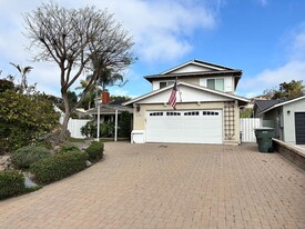 1105 Via Trieste in Chula Vista, CA - Building Photo