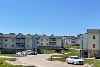 Prairie Heights in Watford City, ND - Foto de edificio - Building Photo