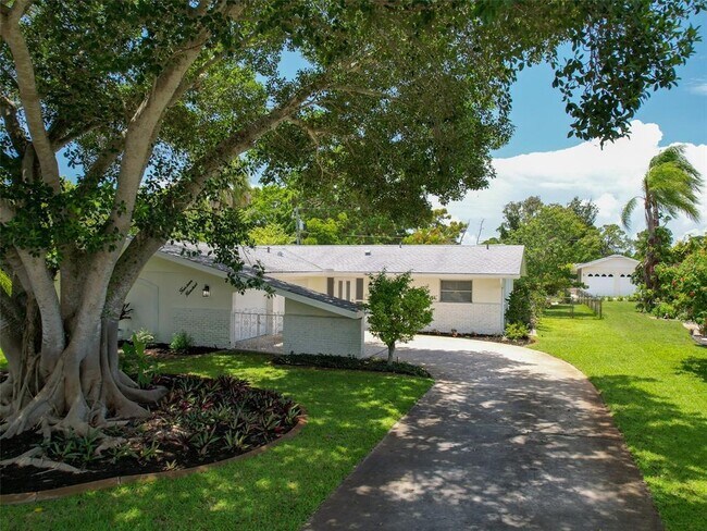 1400 Nokomis Ave S in Venice, FL - Foto de edificio - Building Photo